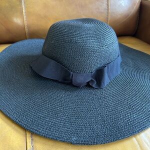 Black sun hat by Furtalk